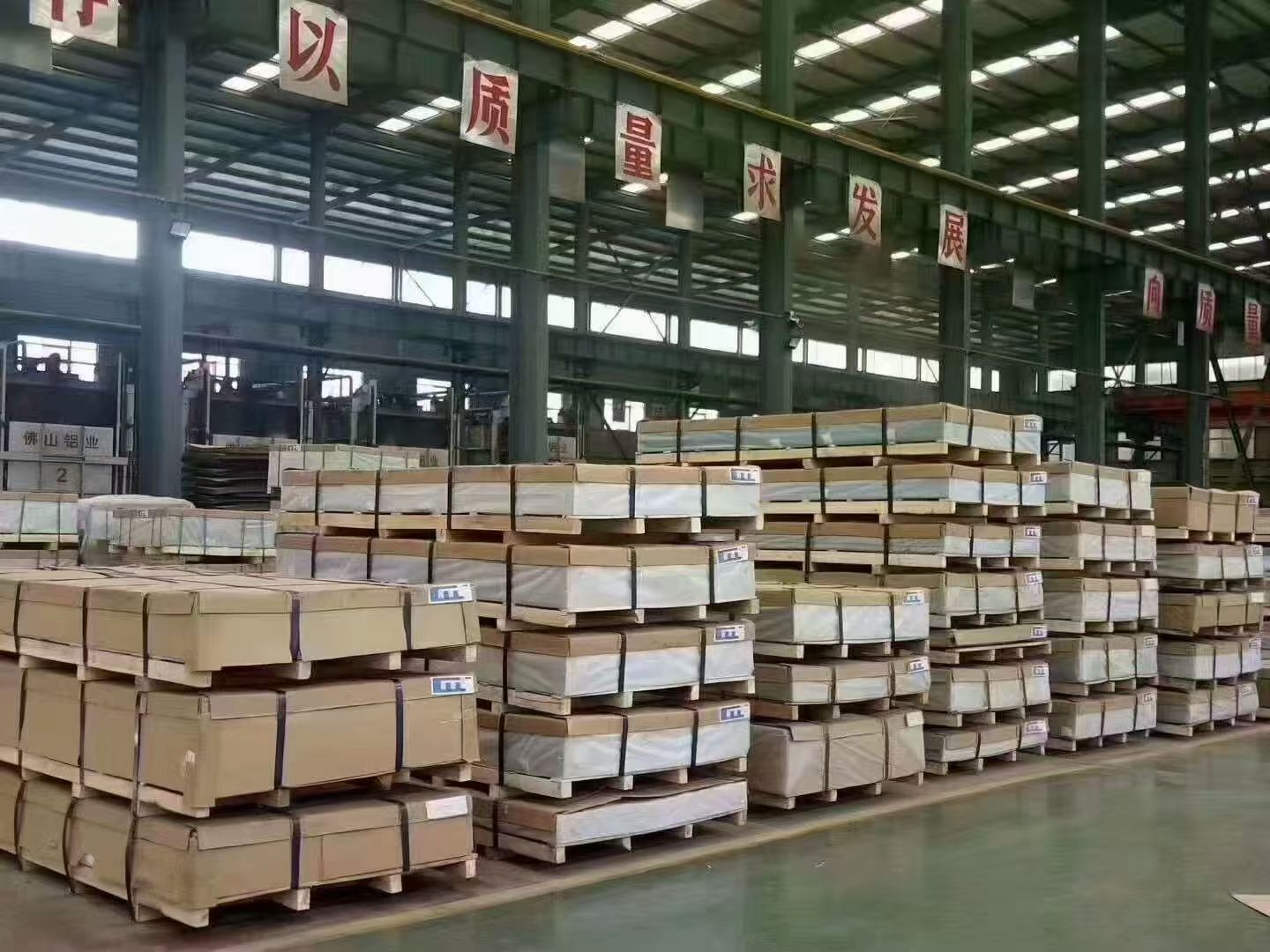 山東油箱拉伸合金鋁板生產(chǎn)...